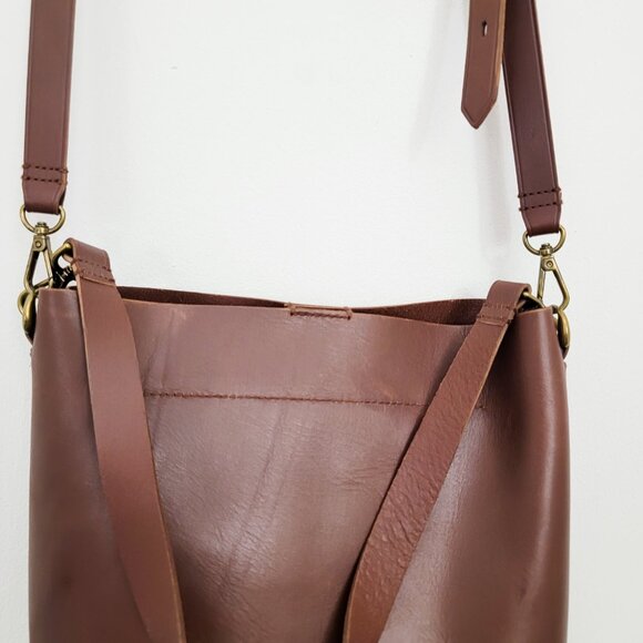 Madewell The Transport Bucket Bag in Soft Mahogany - Picture 3 of 11